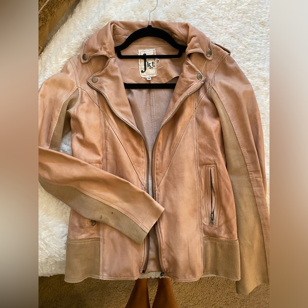 Jckt leather biker in distressed peach